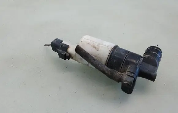 Renault Trafic II (X83) Windscreen/windshield washer pump 9641553580
