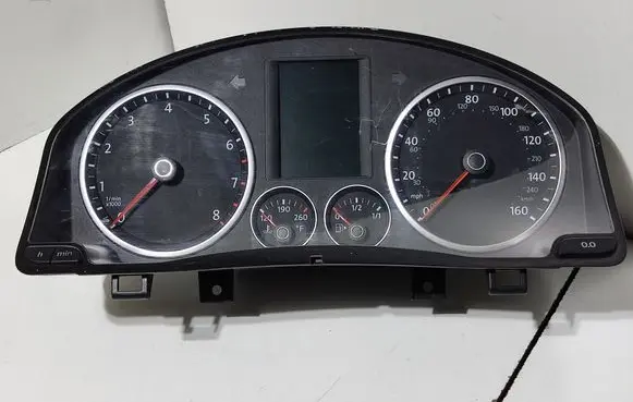 Volkswagen Tiguan Speedometer (instrument cluster) 5N0920970F