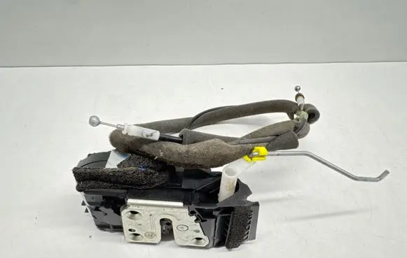 Nissan Juke I F15 Front door lock