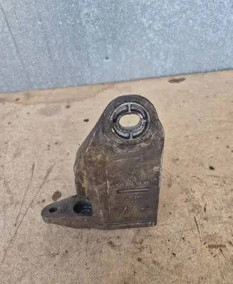Audi A6 S6 C5 4B Gearbox mounting bracket 8D0399114AH
