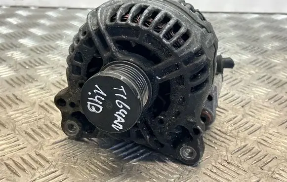 Volkswagen Tiguan Generator/alternator 03C903023A 0124525093