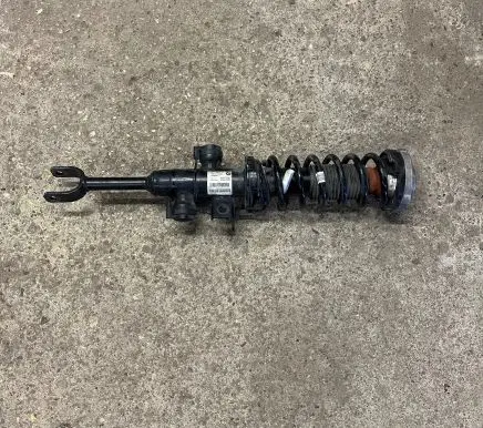 BMW 7 F01 F02 F03 F04 Front shock absorber with coil spring 6863147