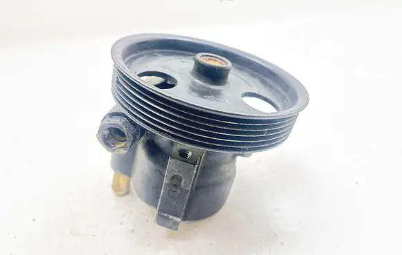 Renault Scenic I Power steering pump 8200059051