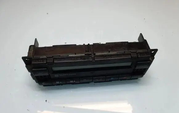 Volkswagen PASSAT B5 Climate control unit