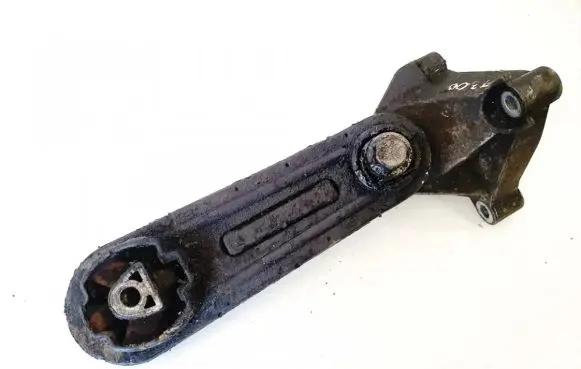 Nissan Primera Engine mount bracket