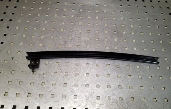 Renault Kadjar Rear door window/glass frame 