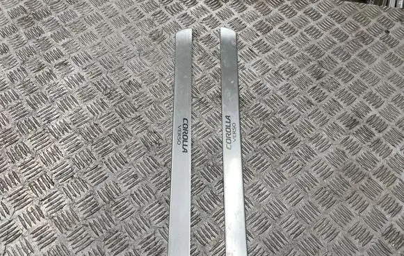 Toyota Corolla Verso E121 sill trim set (inner) 