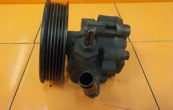 Chevrolet Captiva Power steering pump 134
