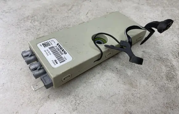 Volvo V70 Aerial antenna amplifier 31282409 28197565
