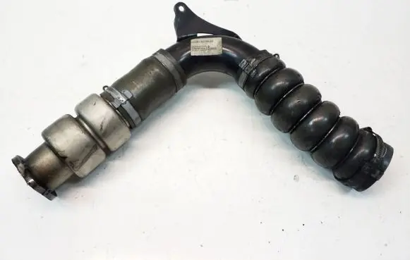 Ford Focus Intercooler hose/pipe AV616C750AD