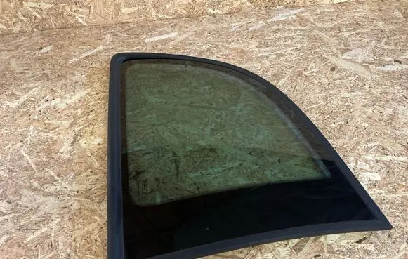 Opel Zafira A Rear side window 43R007028