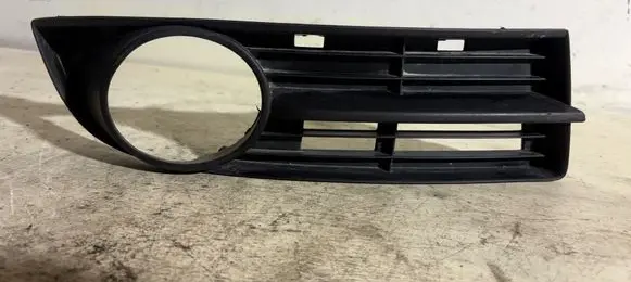 Volkswagen Touran I Front bumper lower grill 1T0853666A 13404