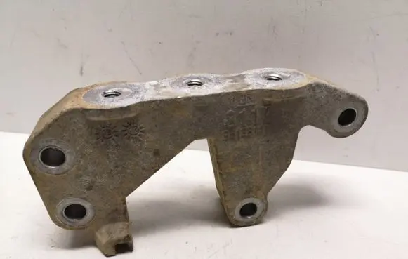 Opel Mokka Engine mounting bracket 95138117