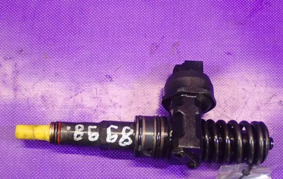 Volkswagen PASSAT B5 Fuel injector 038130073BL
