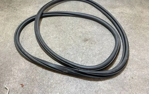 Volvo XC40 Front door rubber seal 