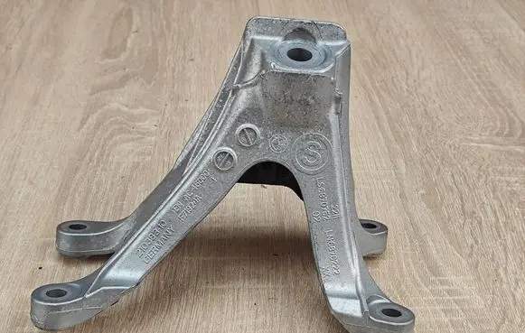 BMW 8 G16 Engine mount bracket 6870752 6876222