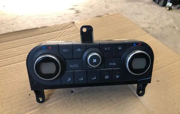 Nissan Qashqai Climate control unit A02000A7703000