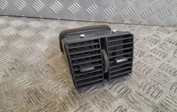 Rear air vent grill