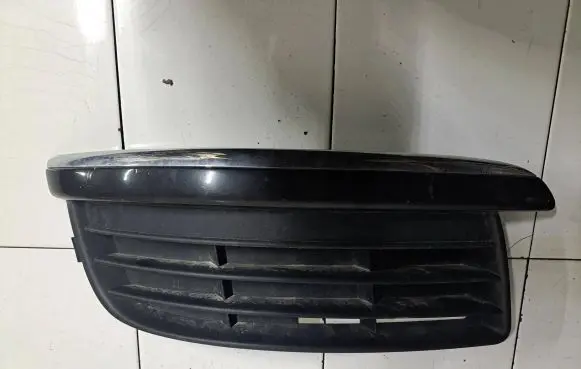 Volkswagen Jetta V Front bumper lower grill 1K0853666J