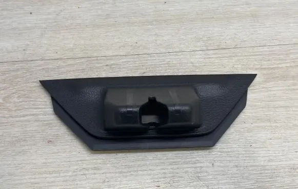 Volkswagen Touareg II Tailgate/boot lid lock trim 7P6827520C