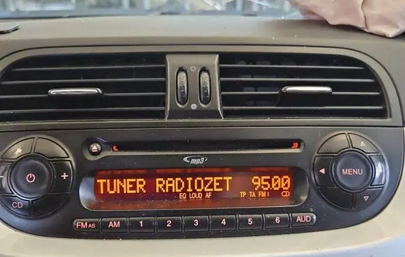 Radio/CD/DVD/GPS head unit