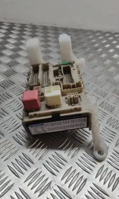 Toyota Verso Fuse module 827300F330