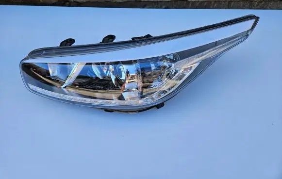 KIA Ceed Headlight/headlamp 92101-A2020