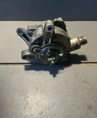 Volvo V70 Vacuum pump 08658230