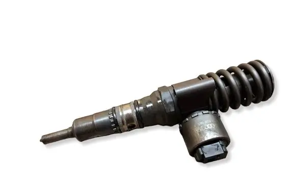 Volkswagen Golf V Fuel injector 03G130073G