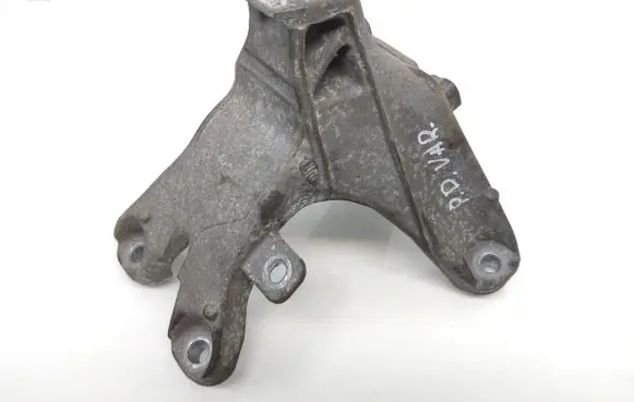 Audi A4 S4 B8 8K Engine mounting bracket 8K0199308Be