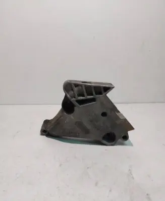 Audi A3 S3 8P Engine mounting bracket 03G199207A V000KTS32