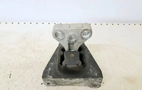 Honda Civic Engine mount bracket