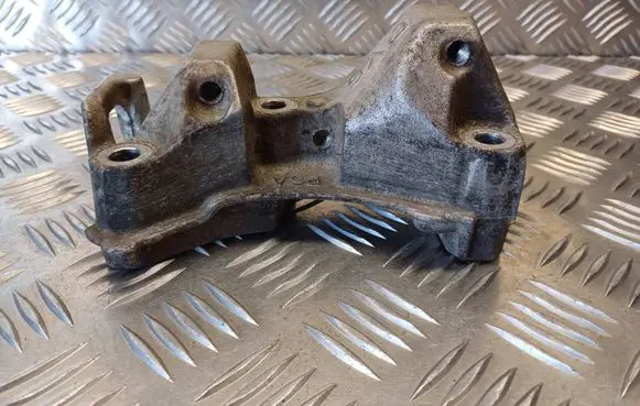 Citroen Berlingo Engine mounting bracket 9681861680