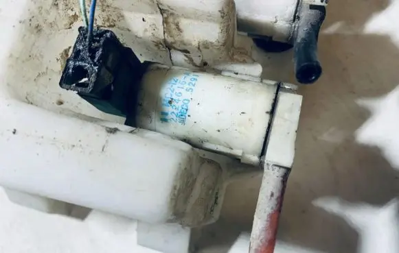 Nissan X-Trail T30 Windscreen/windshield washer pump 2224616A 2224616-A