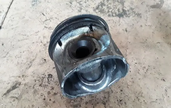 Chrysler Voyager Piston 4443
