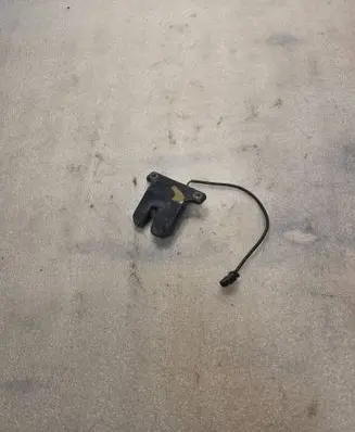 Audi A8 S8 D2 4D Tailgate/trunk/boot lock/catch/latch 4A5827505