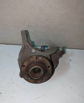 Volkswagen PASSAT CC Front wheel hub