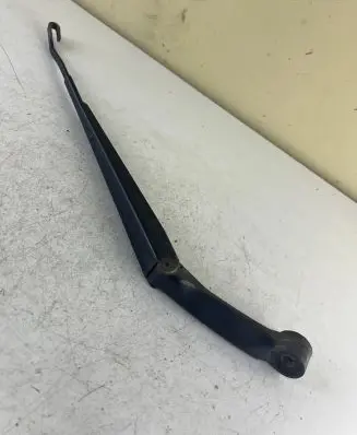 Toyota Land Cruiser (J120) Front wiper blade arm