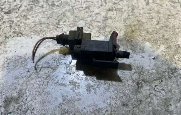 BMW 5 E39 Turbo solenoid valve 1742712 01T079 72234100