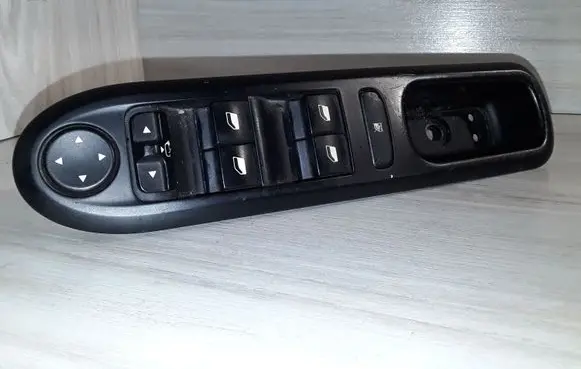 Peugeot 407 Electric window control switch 96468704XT