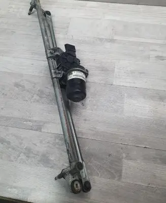 Land Rover Discovery 4 - LR4 Front wiper linkage and motor 95012138 08182011163359