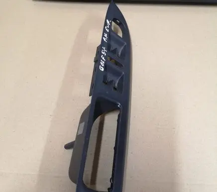 Volkswagen Golf Plus Front door window switch trim 5M1867371C