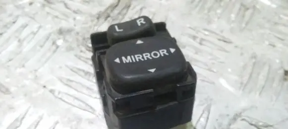 Toyota Avensis T250 Wing mirror switch 183574