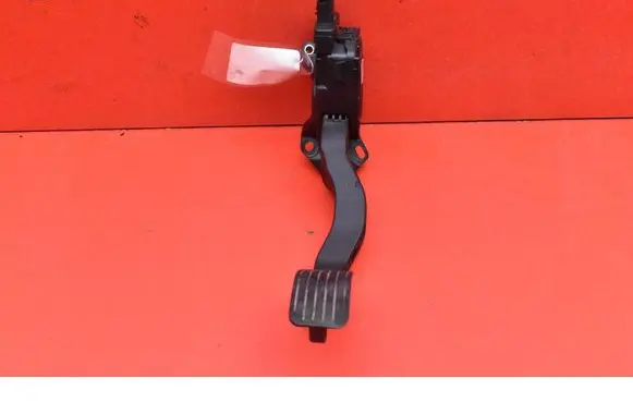 Mercedes-Benz E C207 W207 Accelerator throttle pedal 9680756880-02