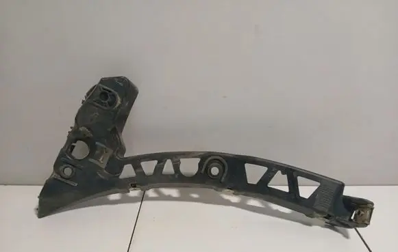 Front bumper mounting bracket