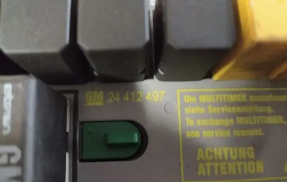 Opel Zafira A Fuse module 24412497 24431677