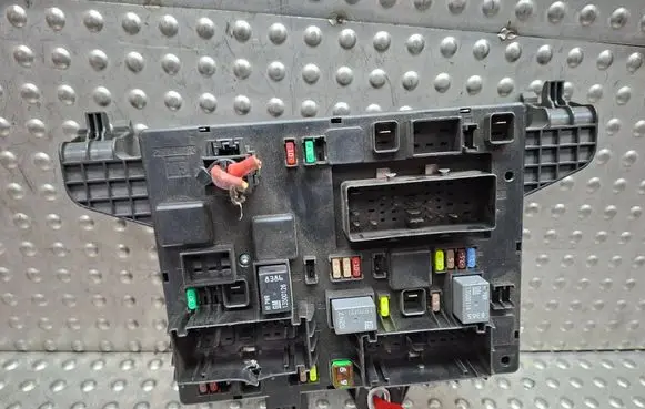 Opel Astra J Fuse module S26312578 365927271 365927271QQ