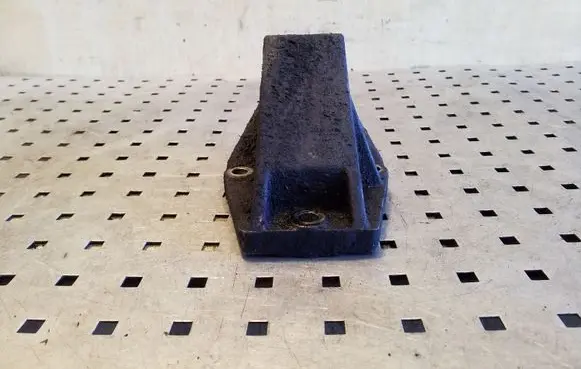 Opel Frontera B Engine mounting bracket