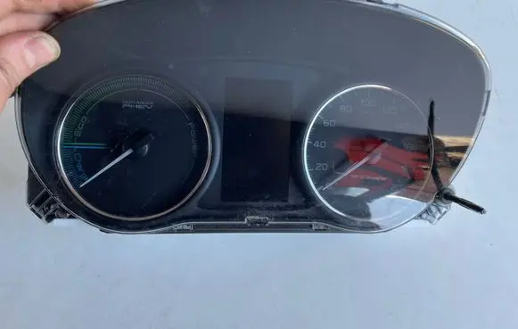 Mitsubishi Outlander Speedometer (instrument cluster) 8100C385