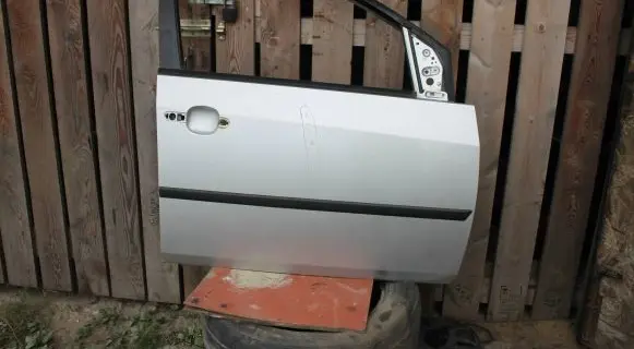 Ford Fiesta Front door